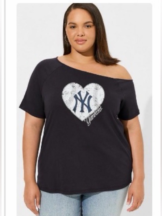 New Era Tops - Torrid- NY Yankees Off-Shoulder Heart Logo Tee - Navy